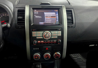 Подержанный автомобиль Nissan X-Trail 2011 года (14 фото)