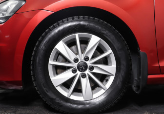 Подержанный автомобиль Volkswagen Golf Hatchback 2014 года (23 фото)