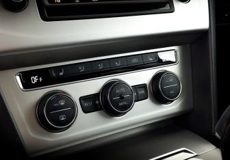 Подержанный автомобиль Volkswagen Passat Wagon 2016 года (27 фото)