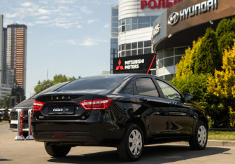 Подержанный автомобиль LADA (ВАЗ) Vesta Sedan 2016 года (4 фото)