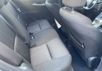 Подержанный автомобиль Toyota Auris Hatchback 2010 года (11 фото)