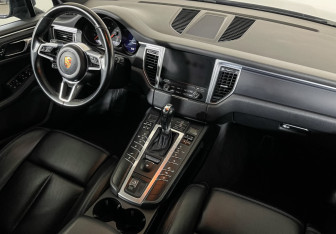 Подержанный автомобиль Porsche Macan 2018 года (9 фото)