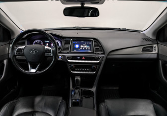 Подержанный автомобиль Hyundai Sonata 2018 года (14 фото)