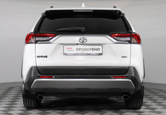 Подержанный автомобиль Toyota RAV4 2021 года (6 фото)