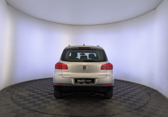 Подержанный автомобиль Volkswagen Tiguan 2012 года (6 фото)