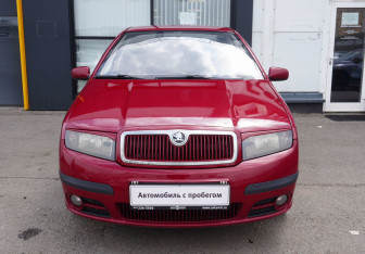Подержанный автомобиль Skoda Fabia Hatchback 2005 года (2 фото)