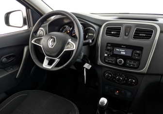 Подержанный автомобиль Renault Logan Sedan 2022 года (26 фото)
