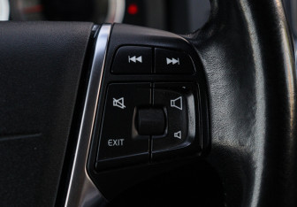Подержанный автомобиль Volvo S60 2012 года (17 фото)