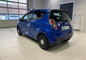 Подержанный автомобиль Chevrolet Spark 2012 года (6 фото)