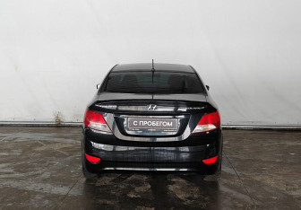 Подержанный автомобиль Hyundai Solaris Sedan 2013 года (5 фото)