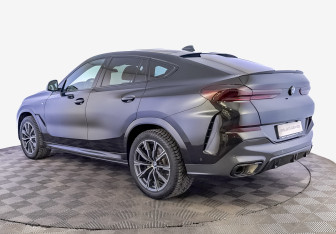 Подержанный автомобиль BMW X6 2022 года (7 фото)
