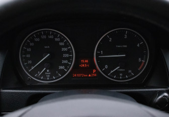 Подержанный автомобиль BMW X1 2013 года (12 фото)