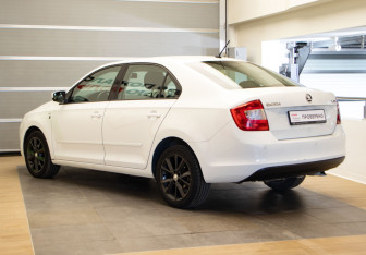 Подержанный автомобиль Skoda Rapid Liftback 2016 года (6 фото)