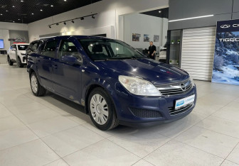 Подержанный автомобиль Opel Astra Sedan 2008 года (3 фото)