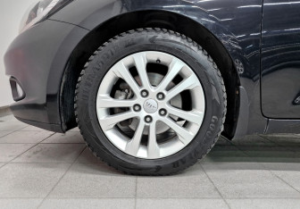 Подержанный автомобиль Kia Ceed Hatchback 2013 года (19 фото)