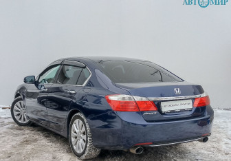 Подержанный автомобиль Honda Accord Sedan 2013 года (7 фото)