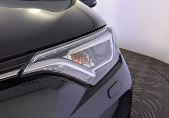 Подержанный автомобиль Toyota RAV4 2019 года (11 фото)