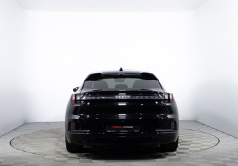 Подержанный автомобиль Zeekr 001 2023 года (6 фото)