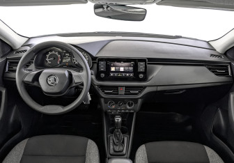 Подержанный автомобиль Skoda Rapid Liftback 2021 года (14 фото)