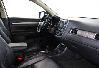 Подержанный автомобиль Mitsubishi Outlander 2012 года (9 фото)