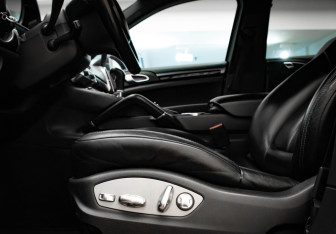 Подержанный автомобиль Porsche Cayenne 2011 года (24 фото)