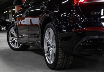 Подержанный автомобиль Audi Q7 2021 года (30 фото)