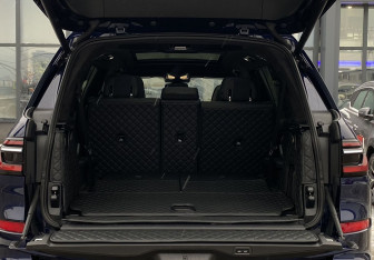 Подержанный автомобиль BMW X7 2022 года (10 фото)