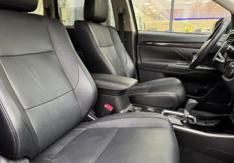 Подержанный автомобиль Mitsubishi Outlander 2018 года (10 фото)