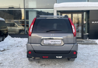 Подержанный автомобиль Nissan X-Trail 2013 года (6 фото)