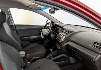 Подержанный автомобиль Kia Rio Sedan 2016 года (11 фото)