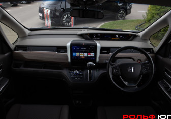 Подержанный автомобиль Honda Freed 2022 года (11 фото)