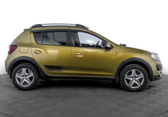 Подержанный автомобиль Renault Sandero 2018 года (4 фото)