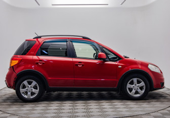 Подержанный автомобиль Suzuki SX4 Hatchback 2010 года (6 фото)
