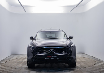 Подержанный автомобиль Infiniti FX 2011 года (2 фото)