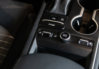 Новый Kia K5 2025 (14 фото)