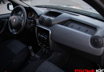 Подержанный автомобиль Renault Duster 2013 года (11 фото)
