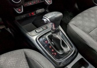 Подержанный автомобиль Kia Rio Hatchback 2017 года (30 фото)