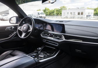 Подержанный автомобиль BMW X7 2019 года (10 фото)