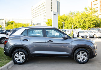 Подержанный автомобиль Hyundai Creta 2022 года (3 фото)