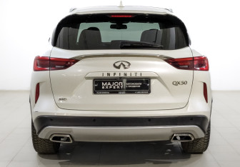 Подержанный автомобиль Infiniti QX50 2018 года (6 фото)