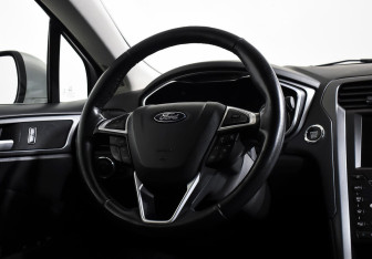 Подержанный автомобиль Ford Mondeo Sedan 2015 года (11 фото)