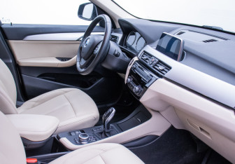 Подержанный автомобиль BMW X1 2019 года (10 фото)