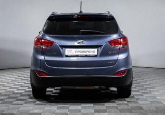Подержанный автомобиль Hyundai ix35 2012 года (6 фото)