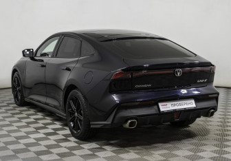 Подержанный автомобиль Changan UNI-V 2024 года (7 фото)