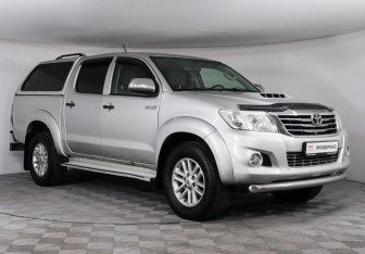 Подержанный автомобиль Toyota Hilux 2012 года (2 фото)