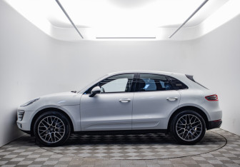 Подержанный автомобиль Porsche Macan 2017 года (8 фото)
