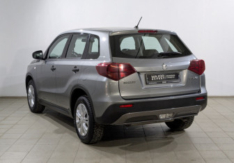 Подержанный автомобиль Suzuki Vitara 2021 года (25 фото)