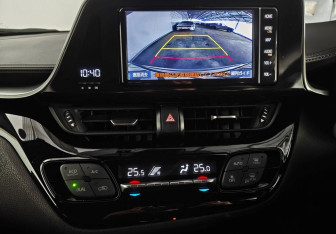 Подержанный автомобиль Toyota C-HR 2019 года (13 фото)