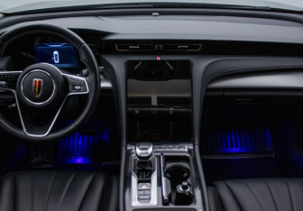 Подержанный автомобиль Hongqi H5 2024 года (14 фото)