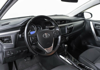 Подержанный автомобиль Toyota Corolla Sedan 2015 года (10 фото)